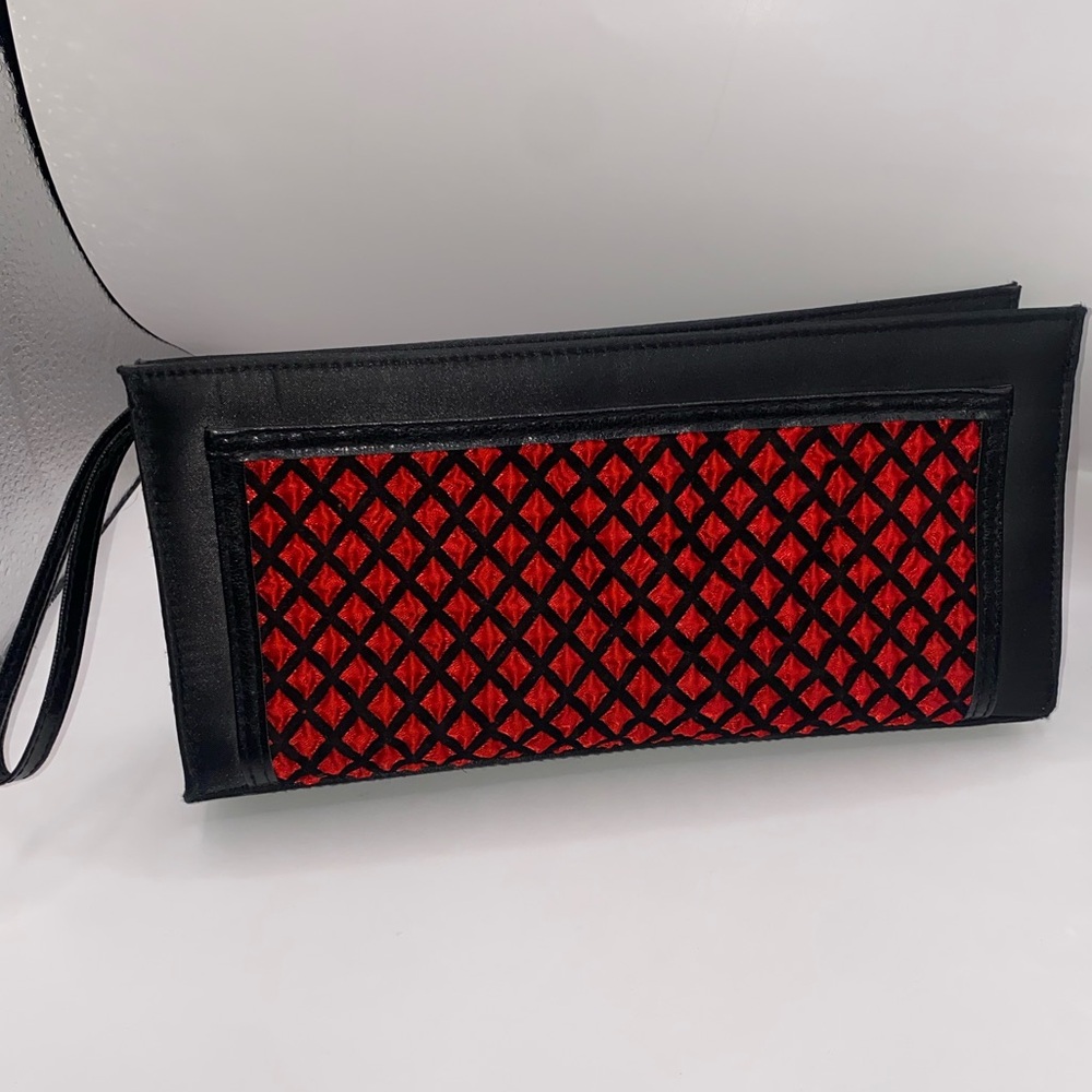 Victoria's Secret‎ Black and Red Patterned Clutch